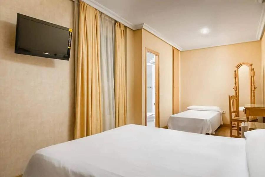 Hotel Madrid Rio Экстерьер фото