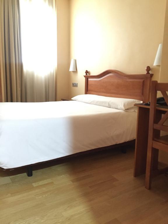 Hotel Madrid Rio Экстерьер фото